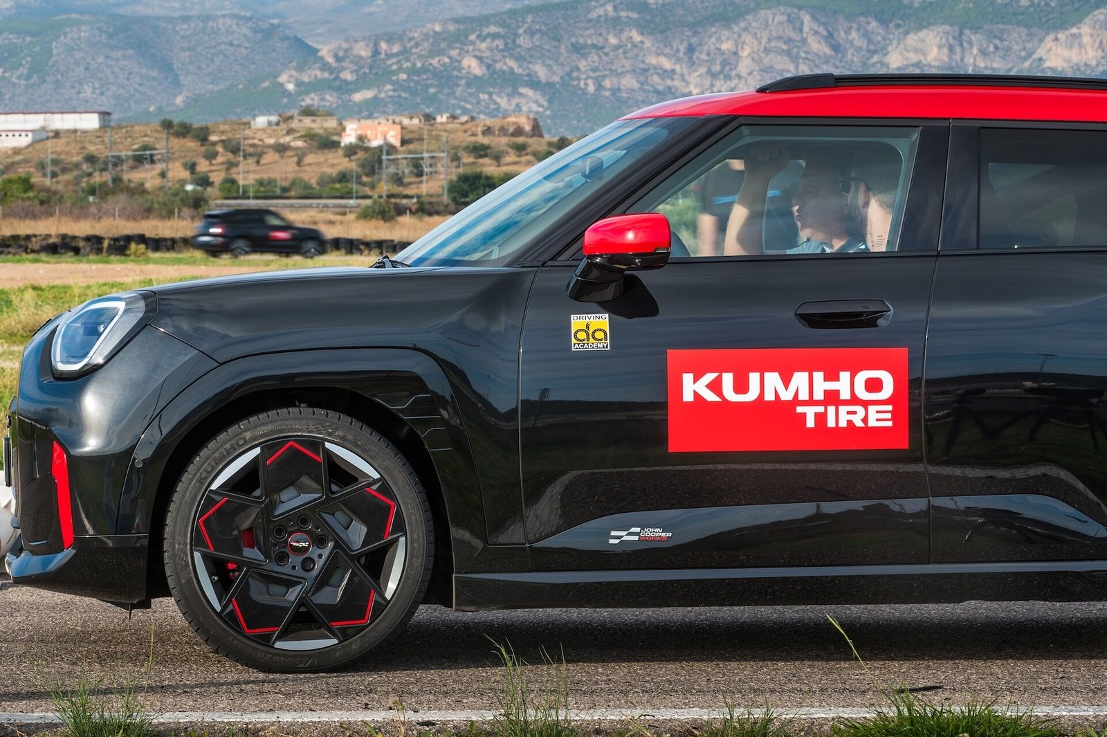 Kumho Tire: Δυναμική ανάπτυξη στην Ευρώπη με πωλήσεις-ρεκόρ και τεχνολογία αιχμής