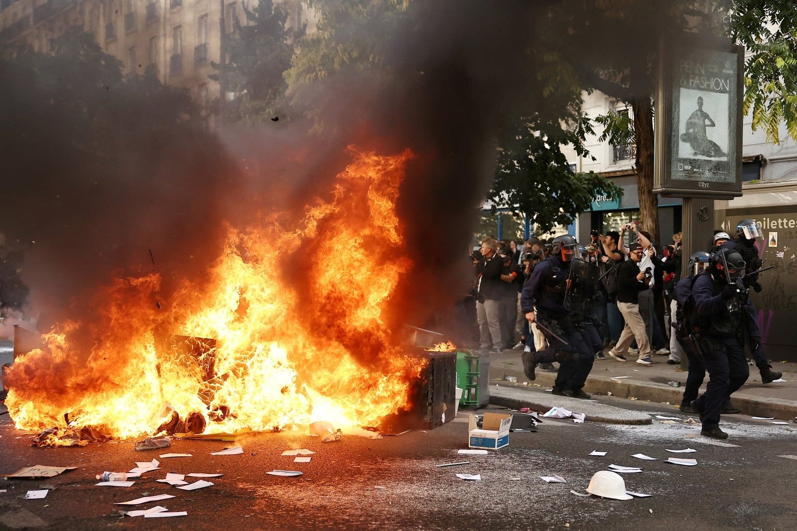 Γαλλία: Η παγίδα του χρέους, η πίεση των αγορών και η κοινωνική αντίσταση στη λιτότητα