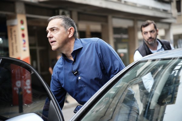 AUTO ATHINA 2026: Οι ποδοσφαιριστές του Ολυμπιακού στο περίπτερο της Opel