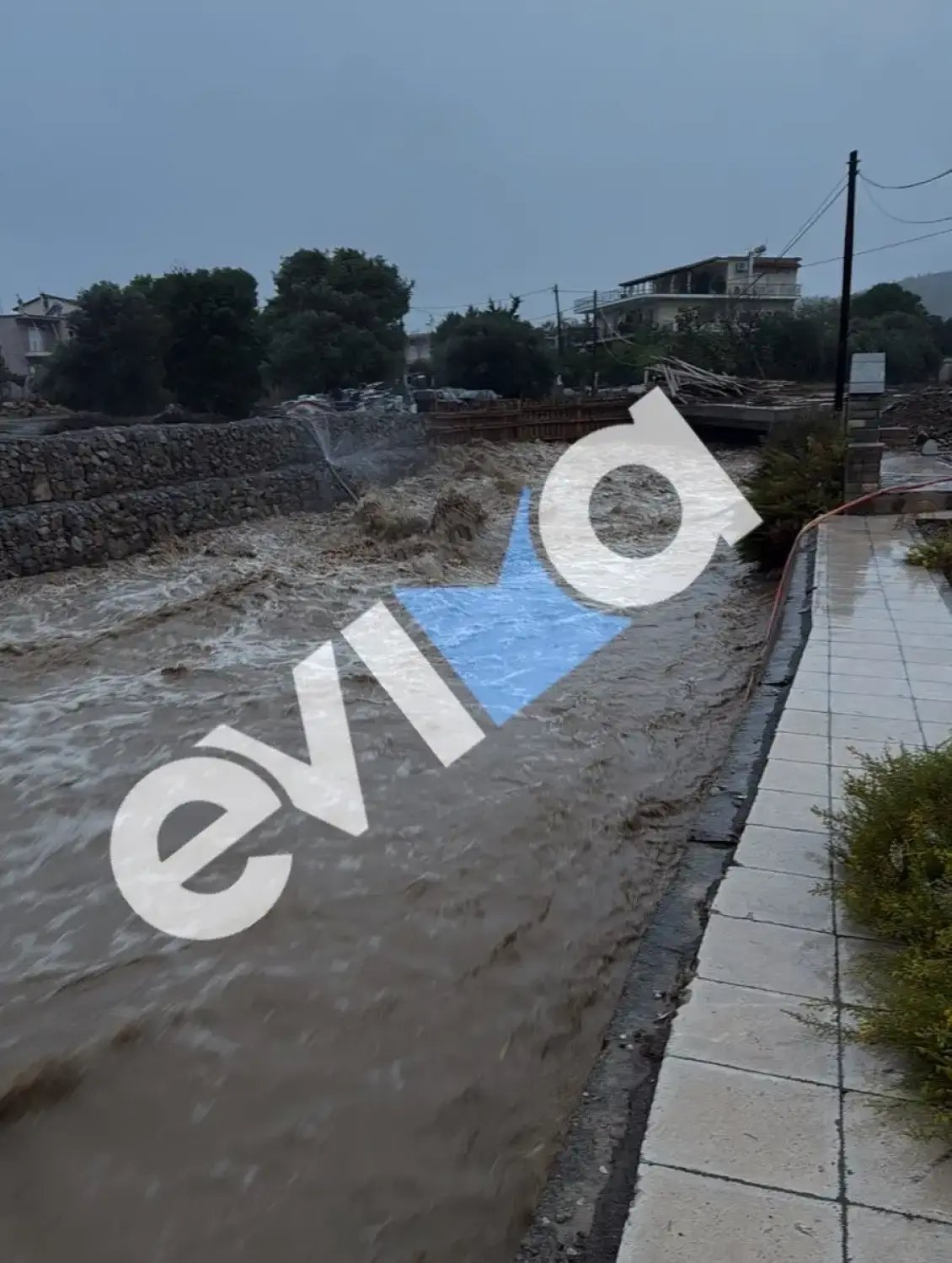 Σαρωτική κακοκαιρία: Στα δύο «κόπηκε» η Εύβοια, ήχησε το 112 σε Ρόδο και Πολιτικά – Μεγάλες καταστροφές στη Σκιάθο