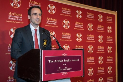 Μάικλ Κράτσιος: Τιμήθηκε με το «Βραβείο Σοφίας» από τους Άρχοντες του Οικουμενικού Πατριαρχείου