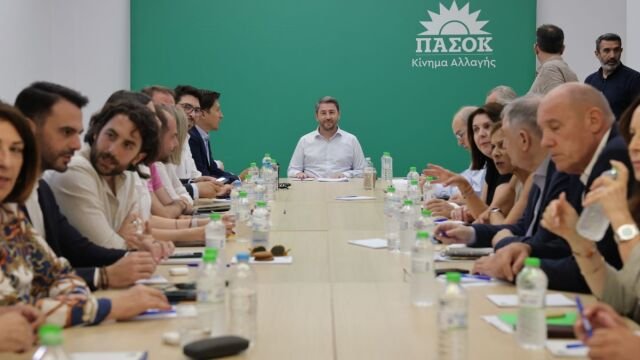 ΠΑΣΟΚ: Συνεδριάζει το Πολιτικό Συμβούλιο – Η στρατηγική Ανδρουλάκη, η αυτόνομη πορεία και τα ψηφοδέλτια