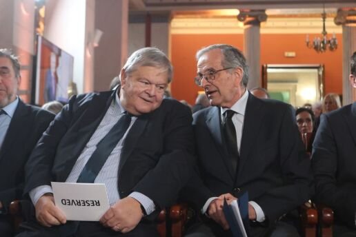 Αντώνης Σαμαράς: Οι άγνωστες ιστορίες για τον Κωνσταντίνο Καραμανλή, το παρασκήνιο με τον Πούτιν και τα μνημόνια