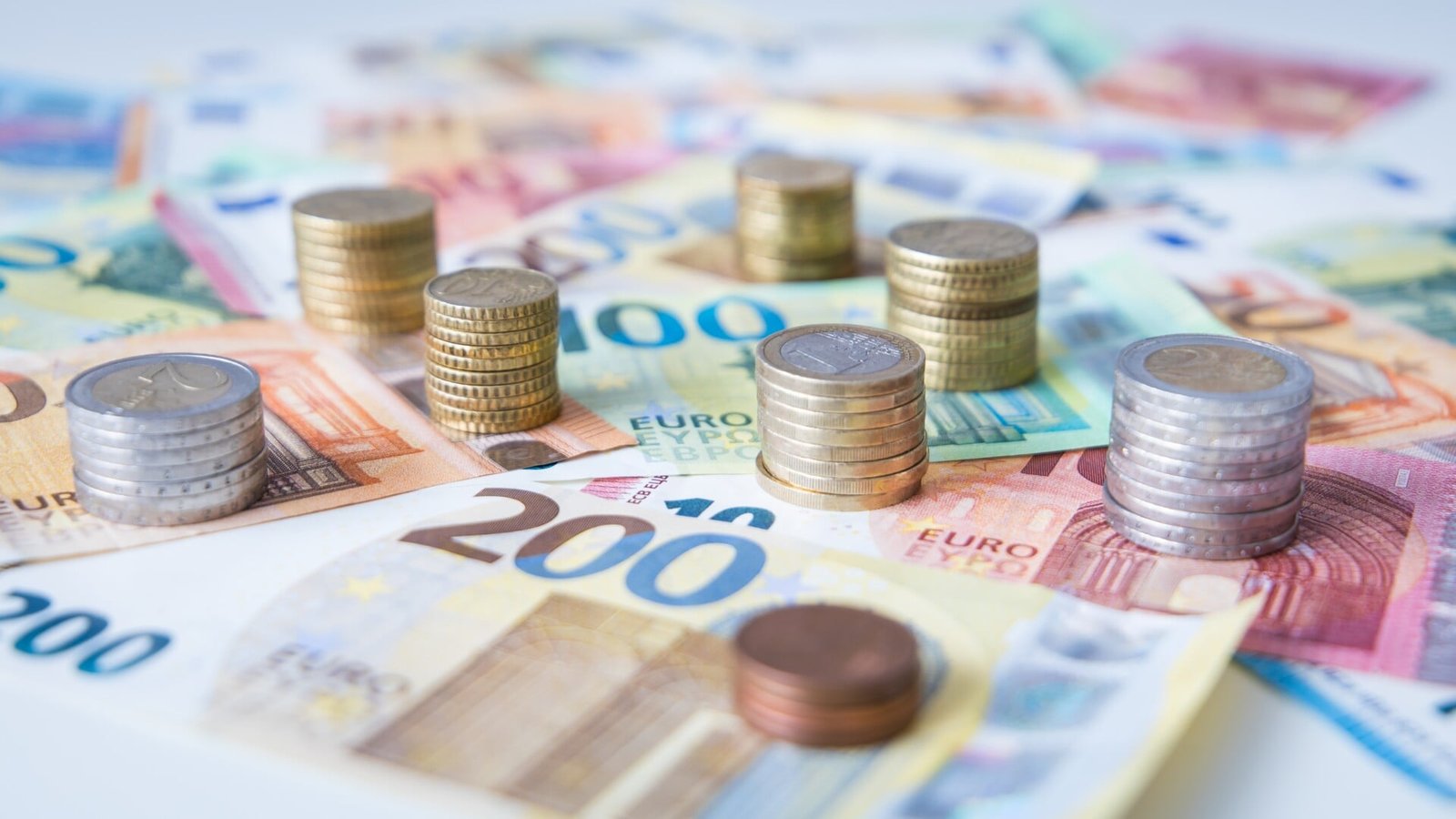 Κρατικός προϋπολογισμός: Στα 55,967 δισ. ευρώ τα φορολογικά έσοδα στο εννεάμηνο – «Ατμομηχανή» ο ΦΠΑ